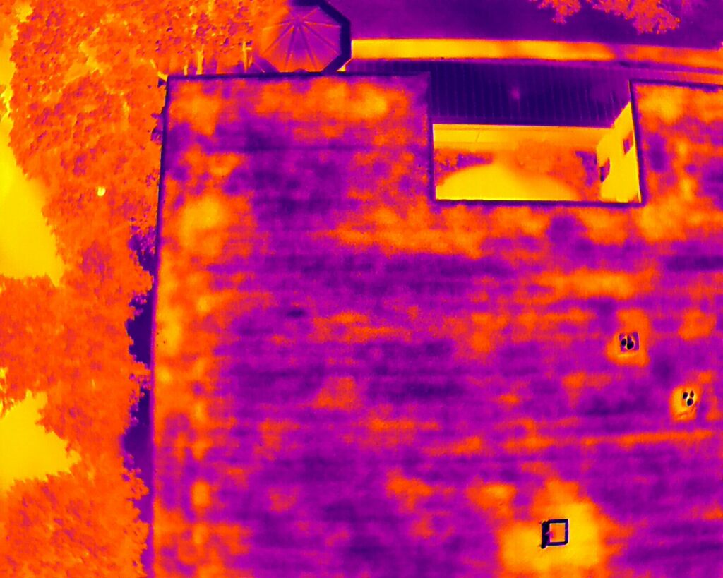 This is a thermal image captured during a thermal flat roof inspection.