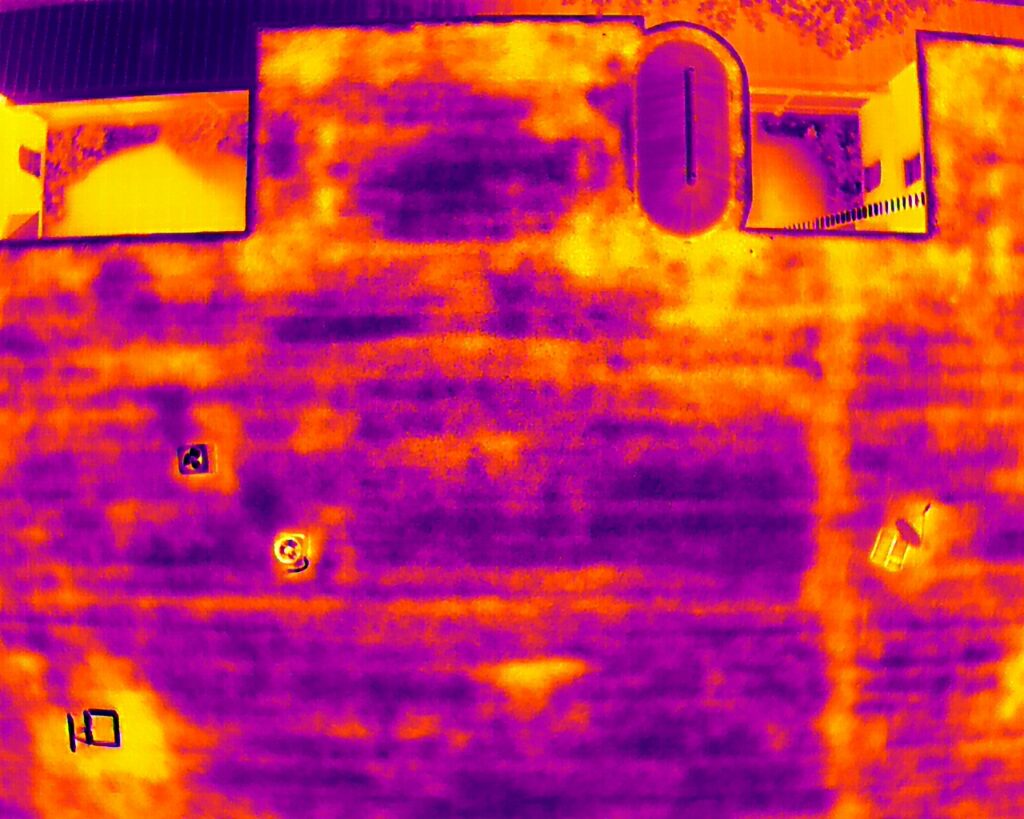 This is a thermal image captured during a thermal flat roof inspection.