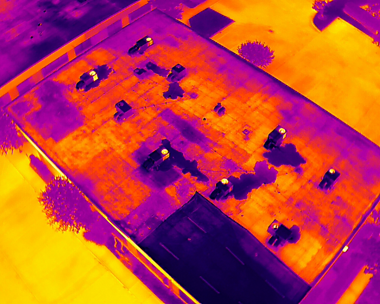 Read more about the article Drone-Based vs. Handheld Thermography for Roof Inspections (4 Reasons Why Drones Win)