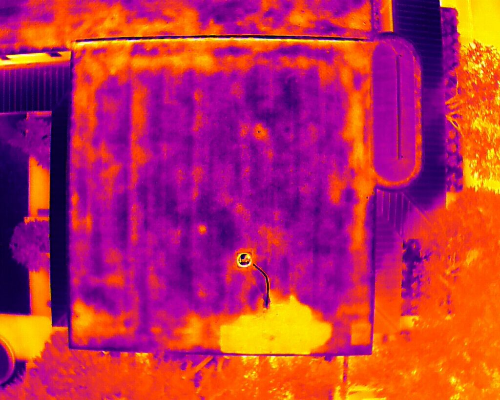 This is a thermal image captured during a thermal flat roof inspection.